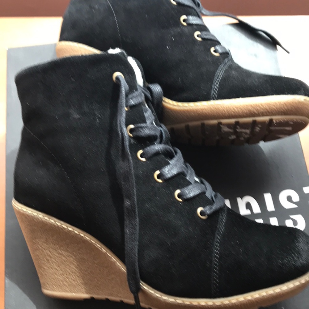 New in the box fur lined super warm booties